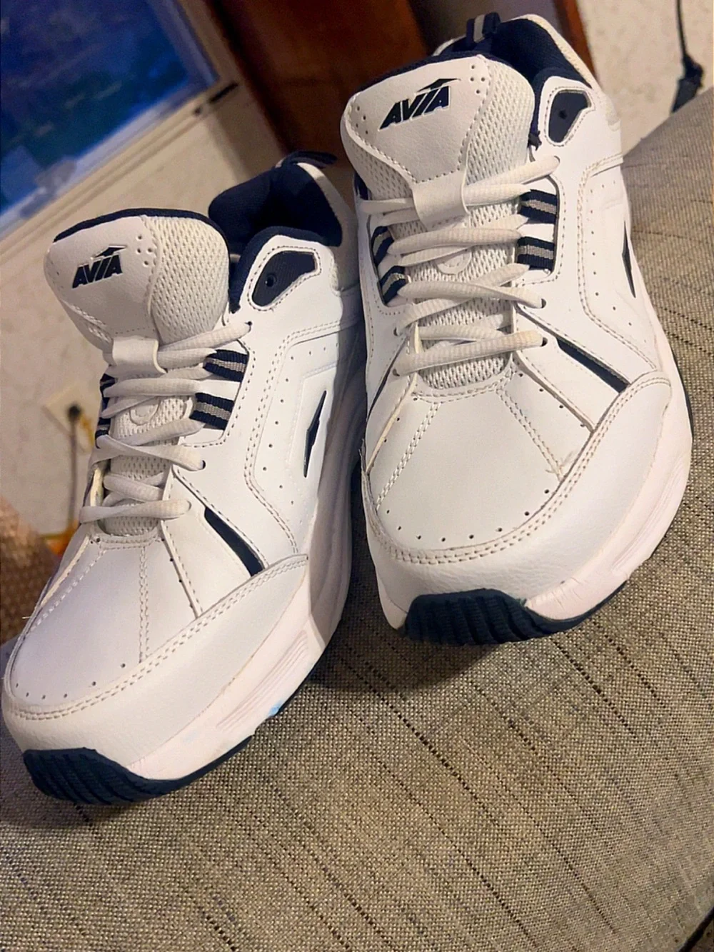 Avia Men’s Athletic Sneakers – White & Navy – Size 9.5
